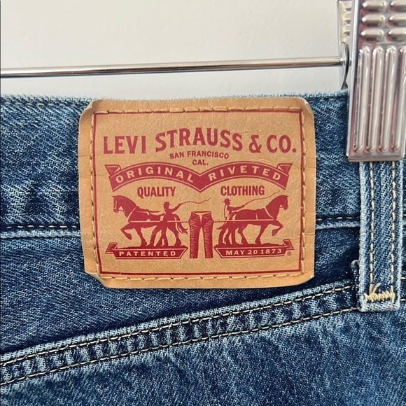 Levi Low Pro Straight Leg Jeans - Picture 6 of 9